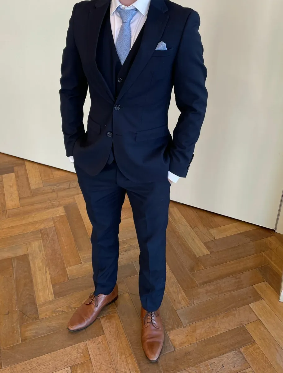 3-piece navy suit 36R - Image 4
