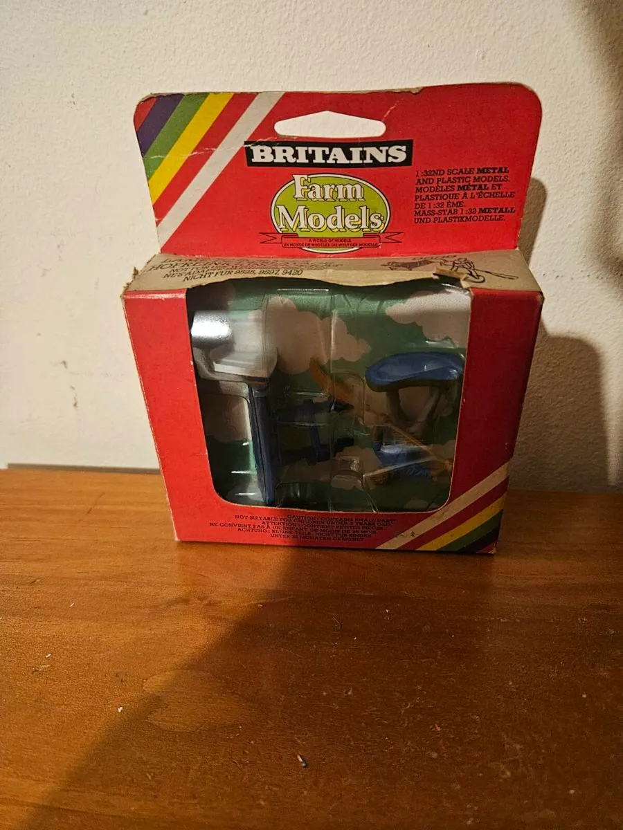 Britain's Farm Yard Scraper - Image 1