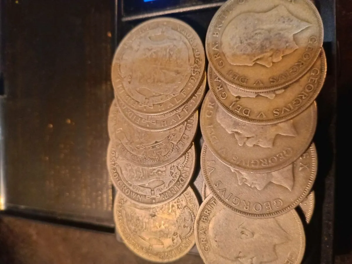 11 x post 1920 halfcrowns