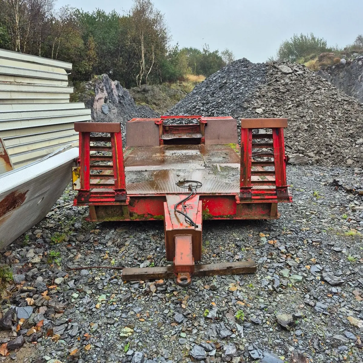 digger and low loader - Image 4