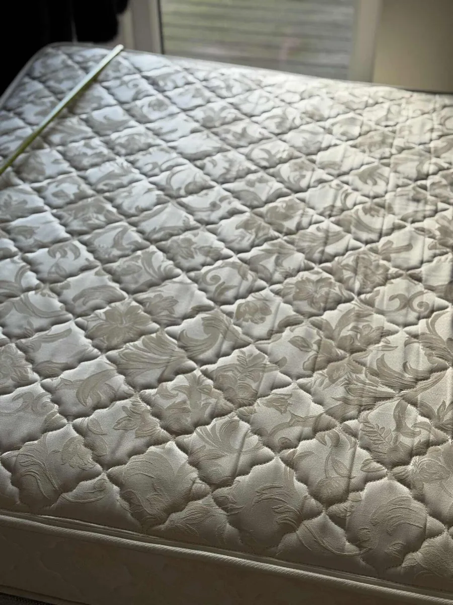 Double bed mattress - Image 2
