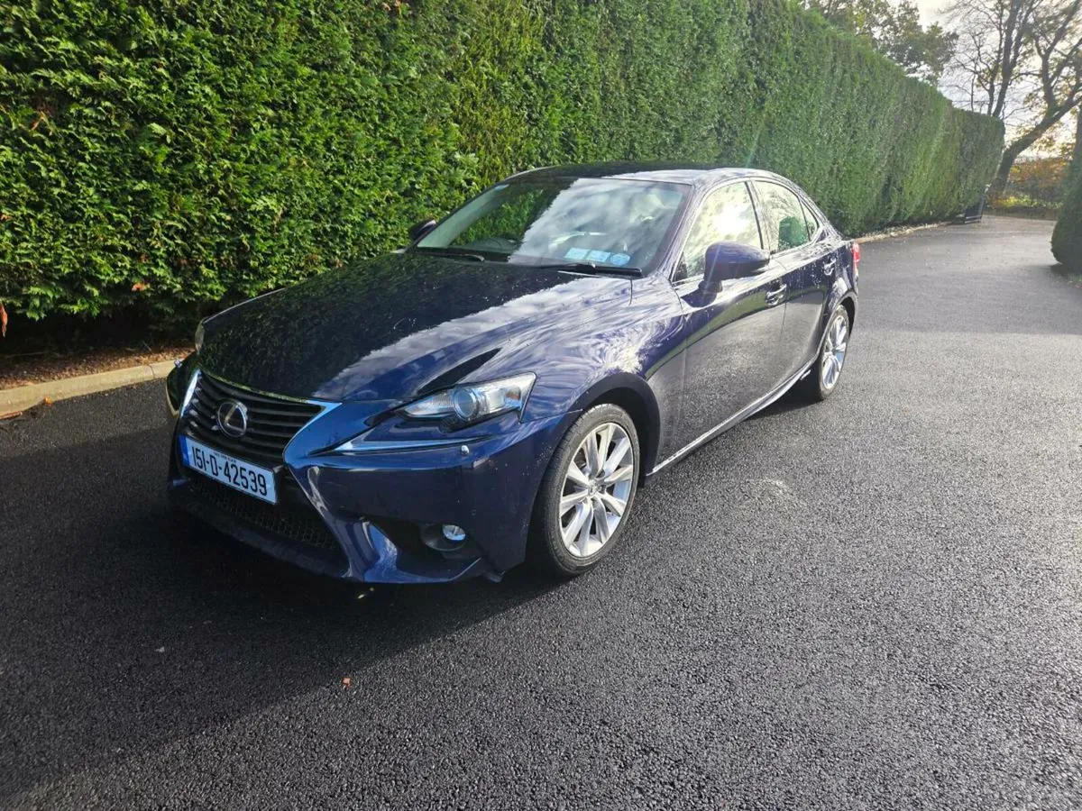 Lexus Is300h executive 2015 - Image 1