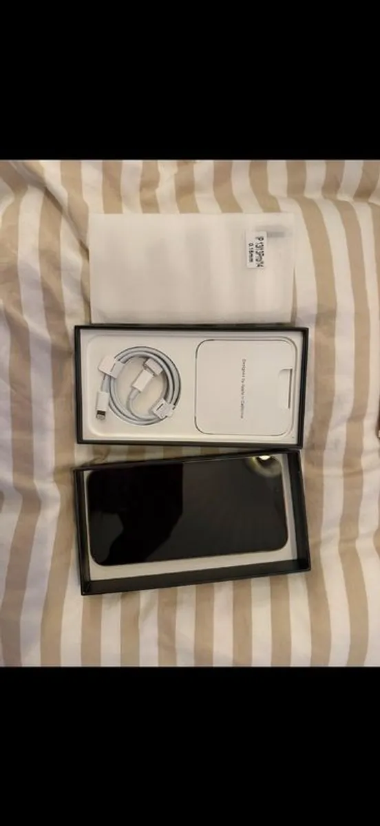 Gold iPhone 13 Pro Max - Image 3