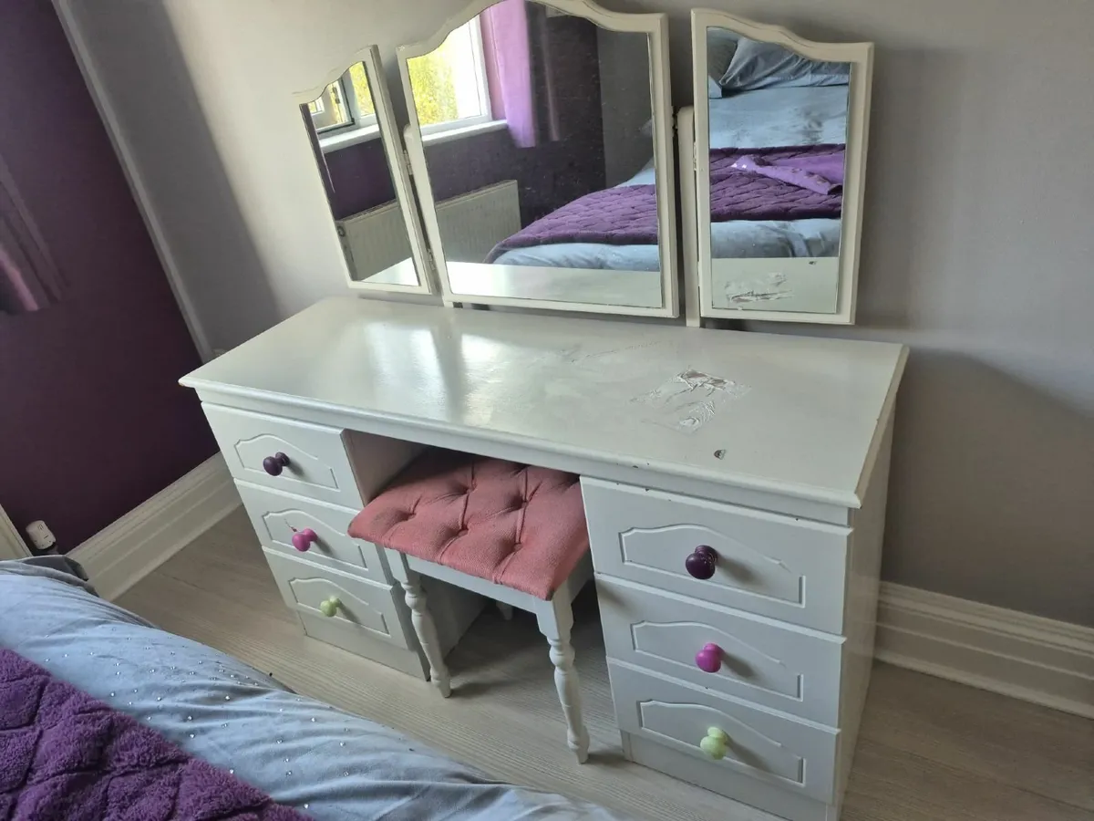 Dressing table - Image 1