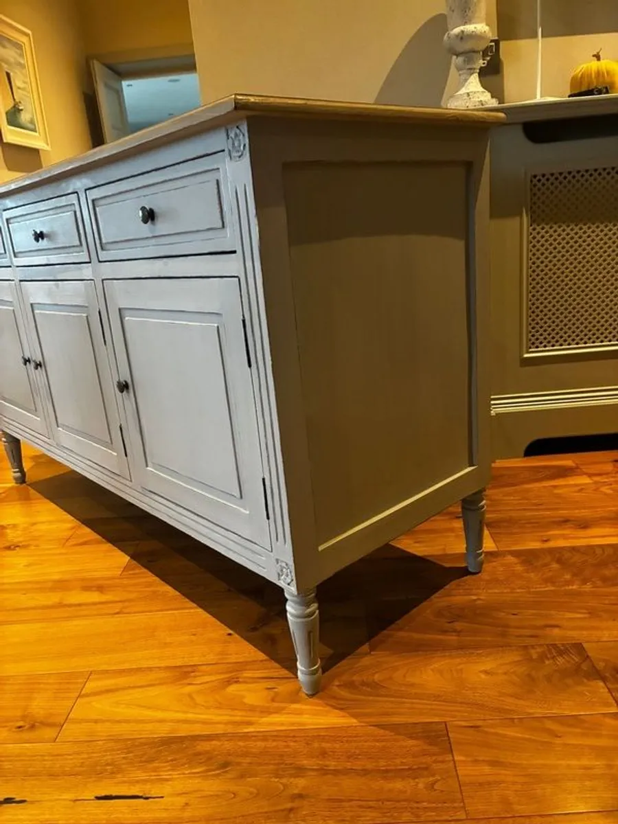 stunning console unit - Image 1