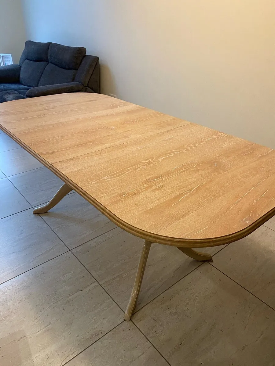 Dining table - Image 1