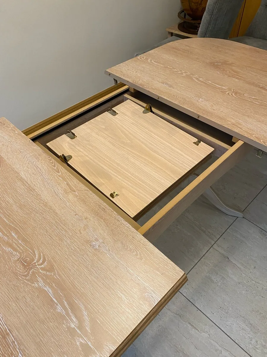 Dining table - Image 4
