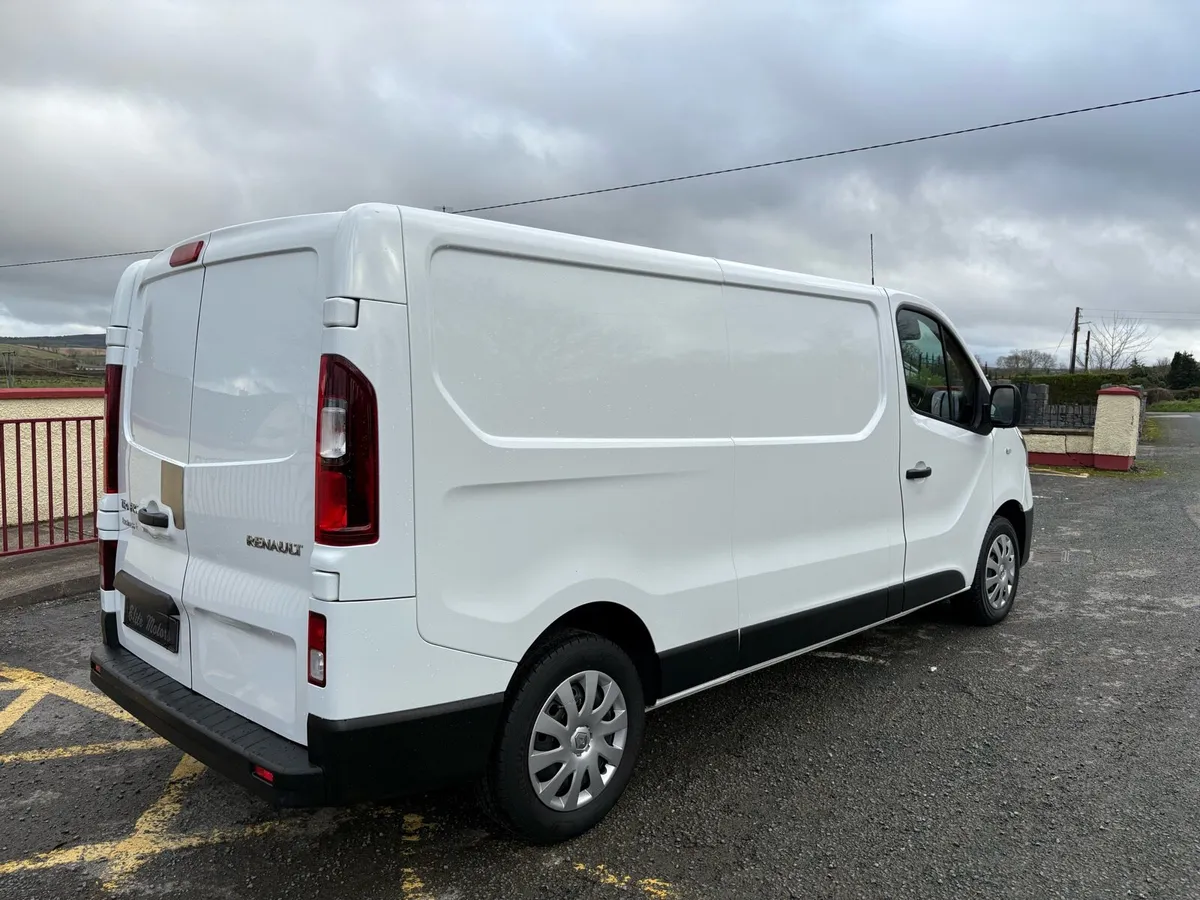 2021 (212) RENAULT TRAFIC 2.0 120 BHP LWB - Image 3