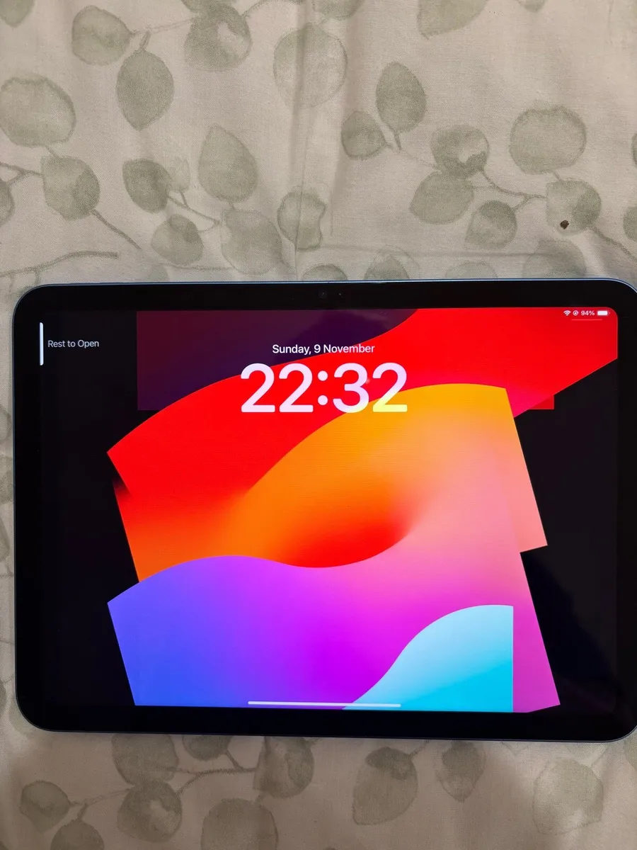 iPad 10th Generation - Image 1