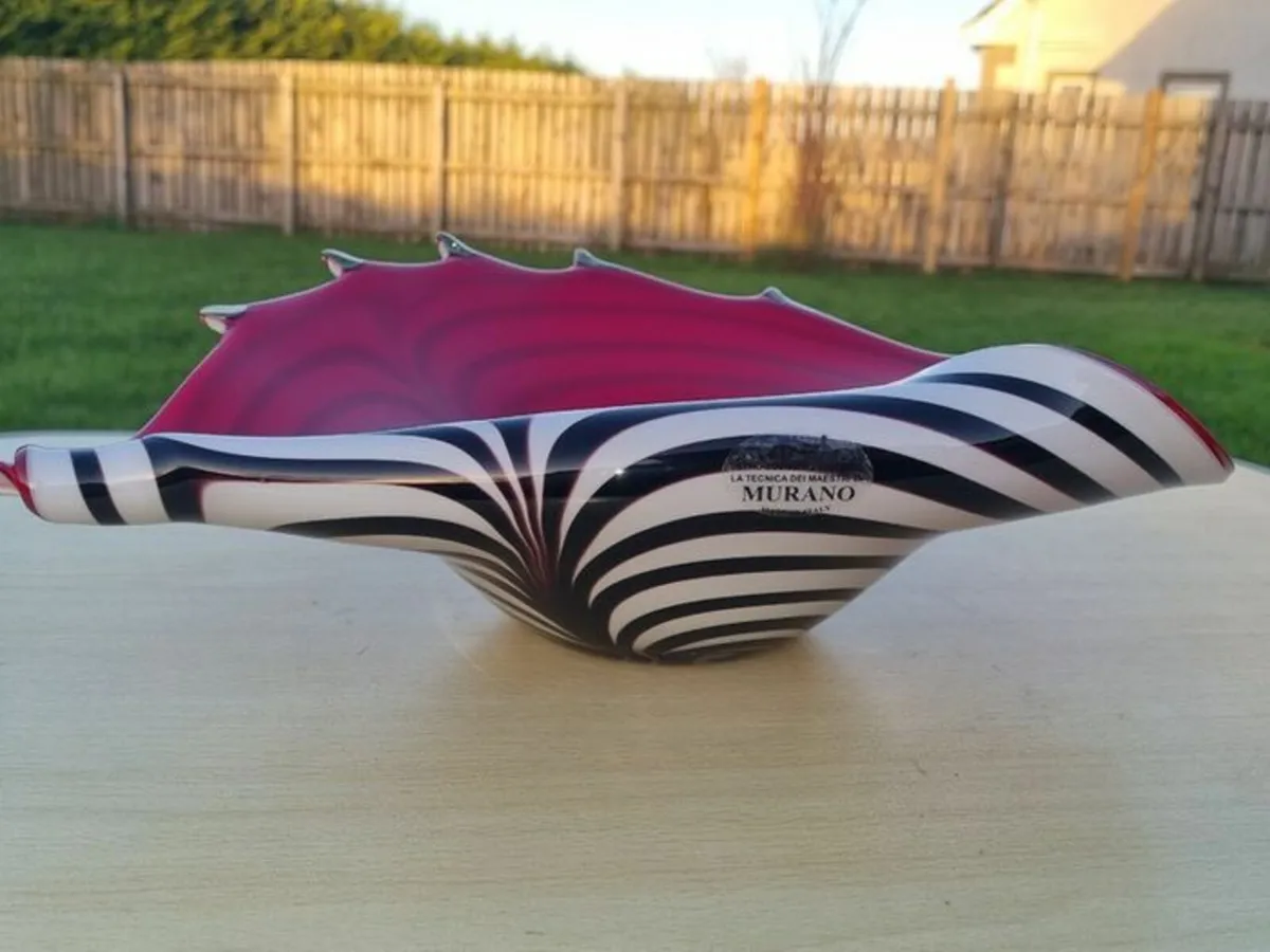 Murano Glass Red and Zebra Striped Conch Shell Bow - Image 1