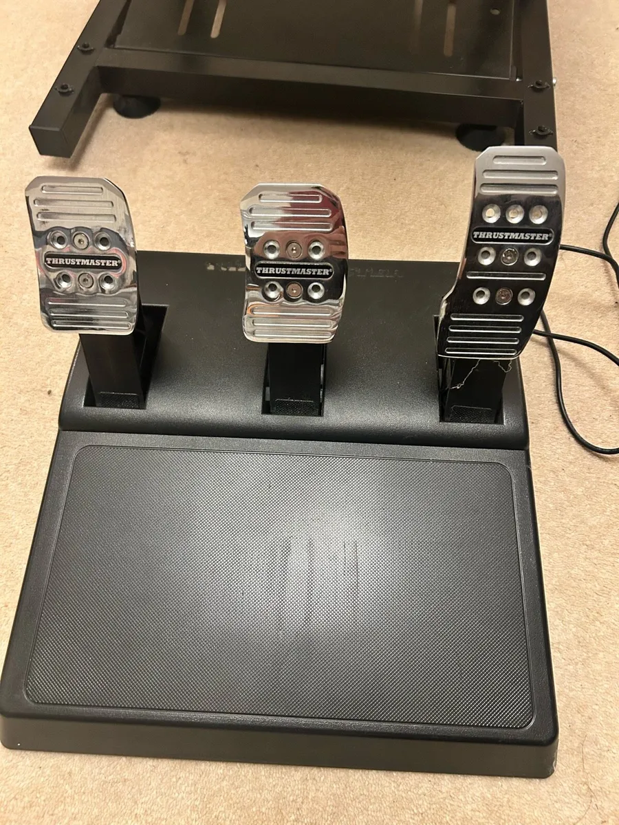 Thrustmaster steering wheel and pedals - Image 2