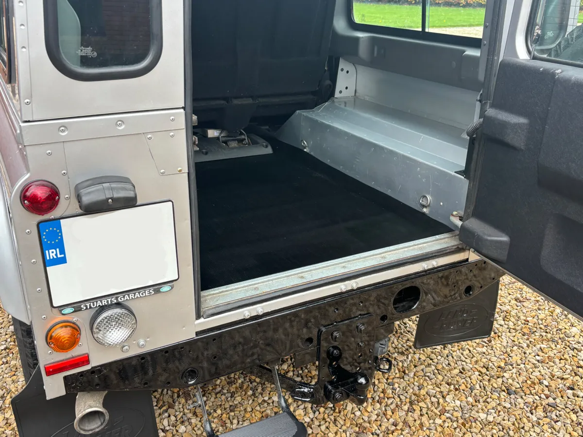 2014 Land Rover Defender 110 *N1* *CSW* - Image 4