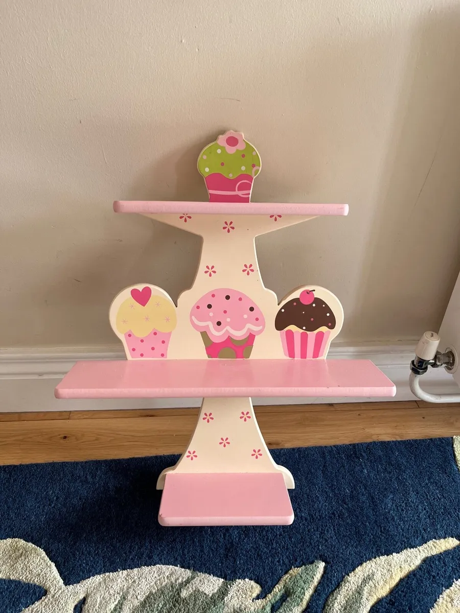 Cupcake shelf