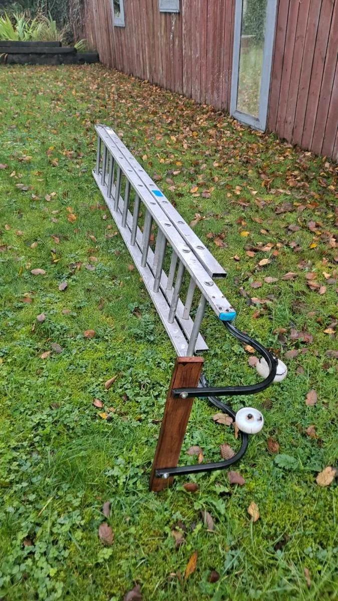 19" roof ladder - Image 1