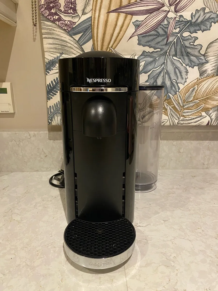 Nespresso Vertuo Plus with frother & pods - Image 2