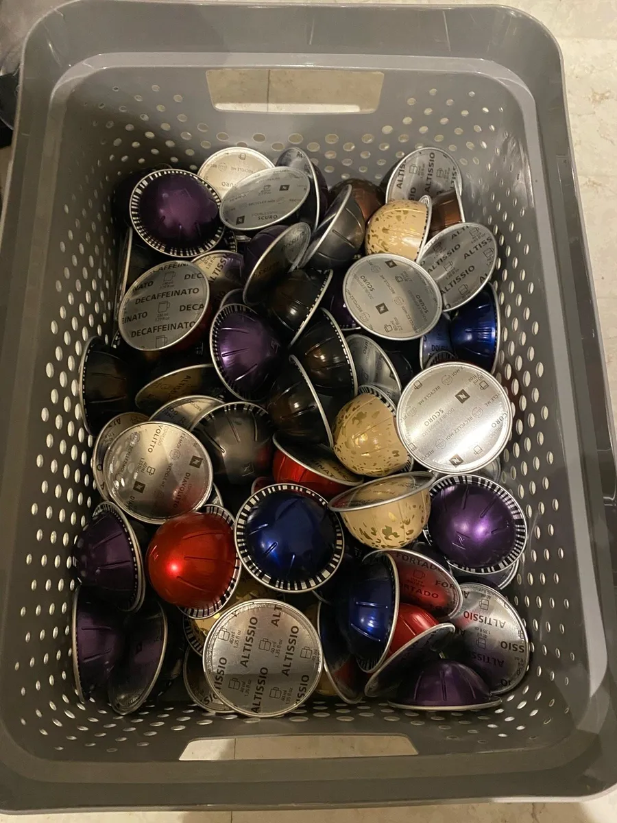 Nespresso Vertuo Plus with frother & pods - Image 3