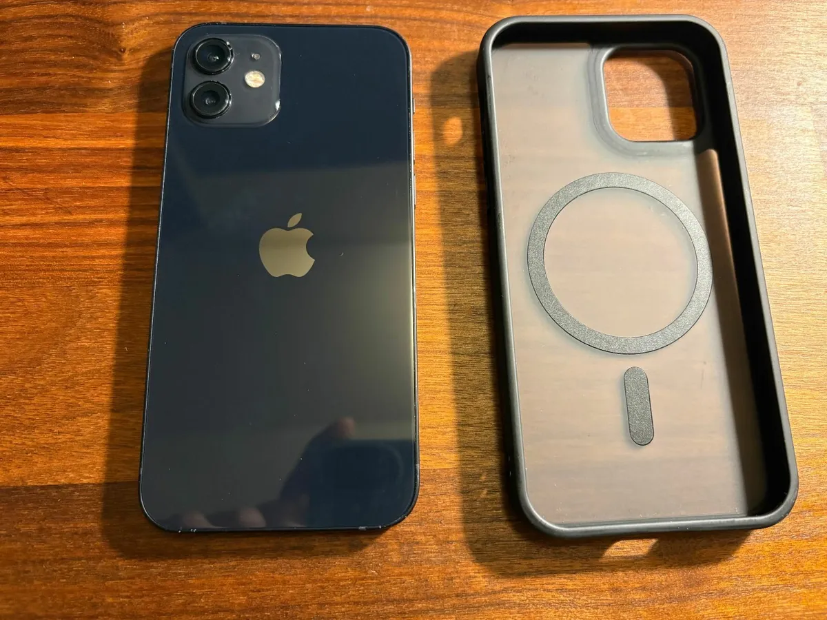 iPhone 12 - Image 4
