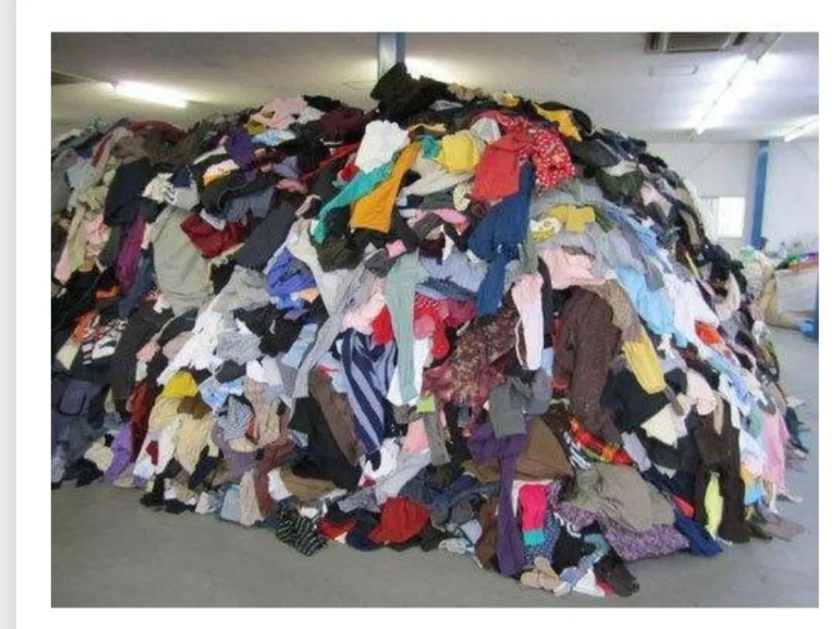 We buy your second-hand clothing and shoes branded