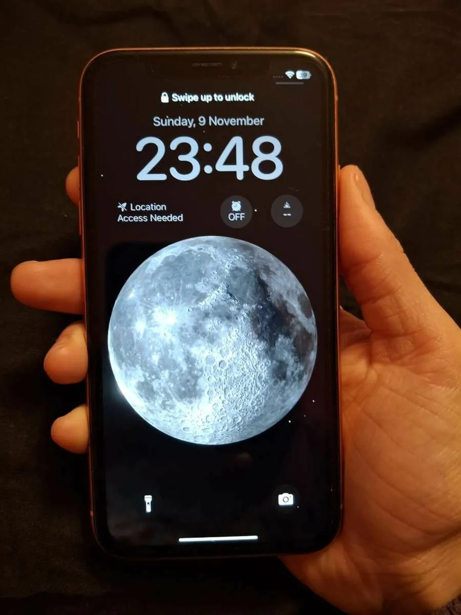 iPhone XR 64G - Image 1