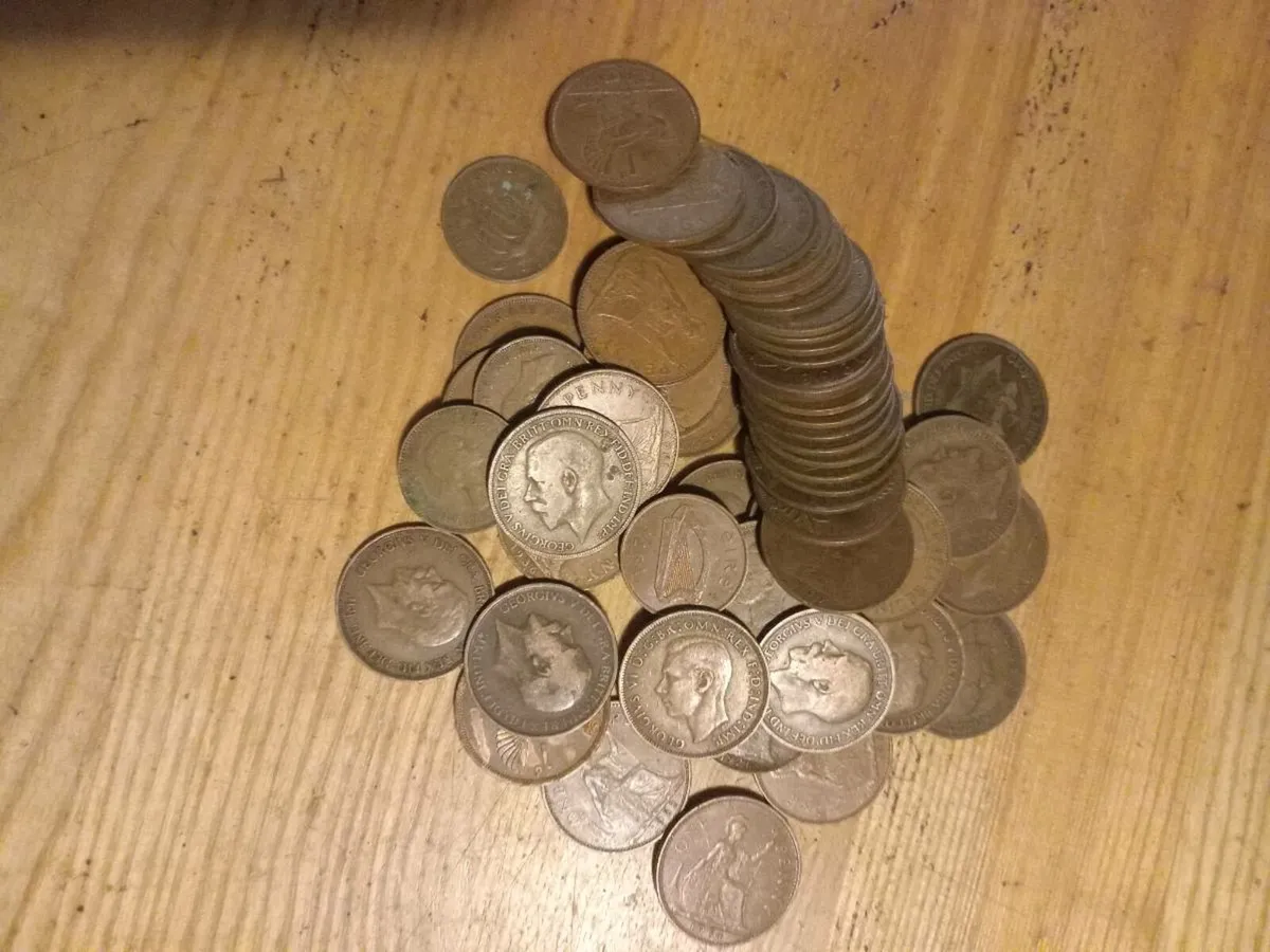 Pile of 50 irish and english old pennys - Image 2