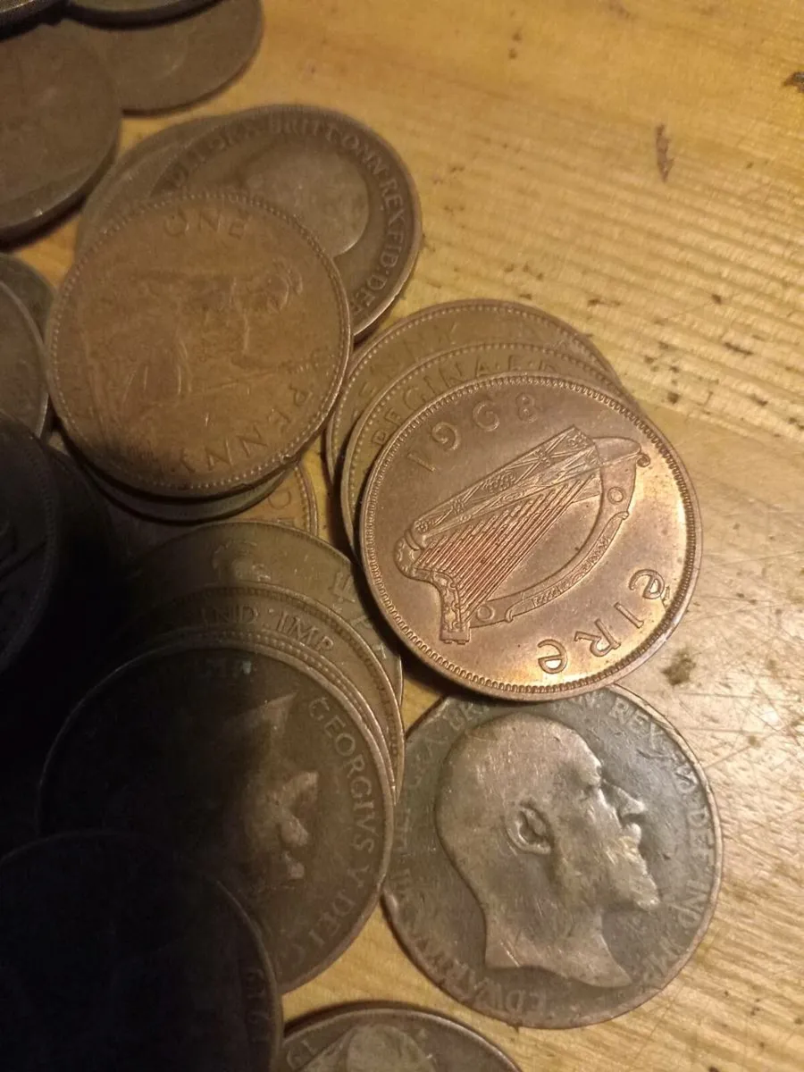 Pile of 50 irish and english old pennys - Image 3