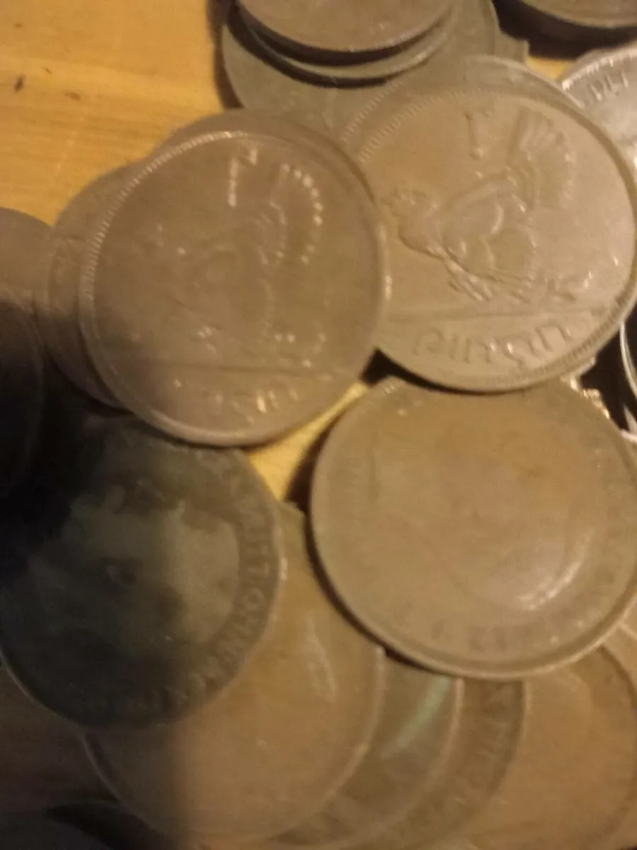 Pile of 50 irish and english old pennys - Image 4