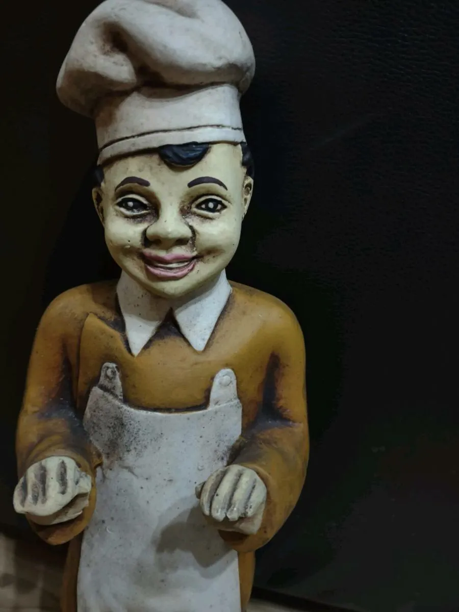 Carved baker wooden figure - Image 4
