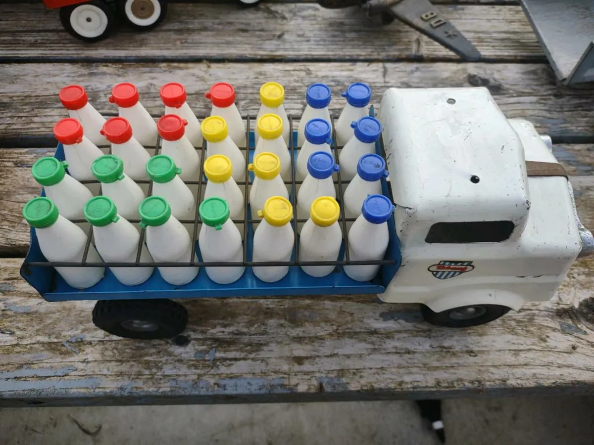 Vintage Triang milk truck - Image 1