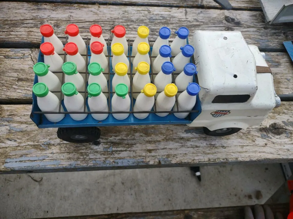 Vintage Triang milk truck - Image 3