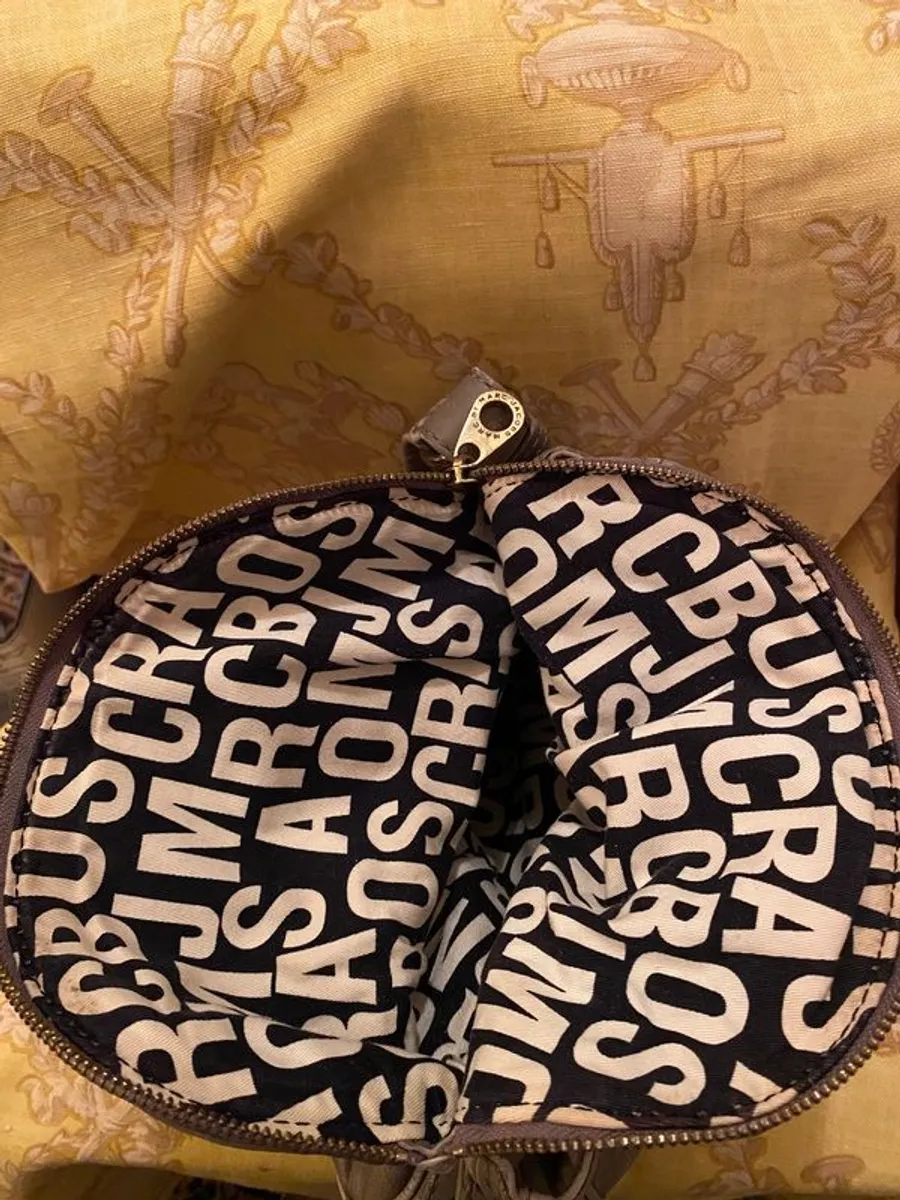 Designer MARC JACOBS Boho Leather Crossbody - Priced to Clear 90% Discount - Image 3