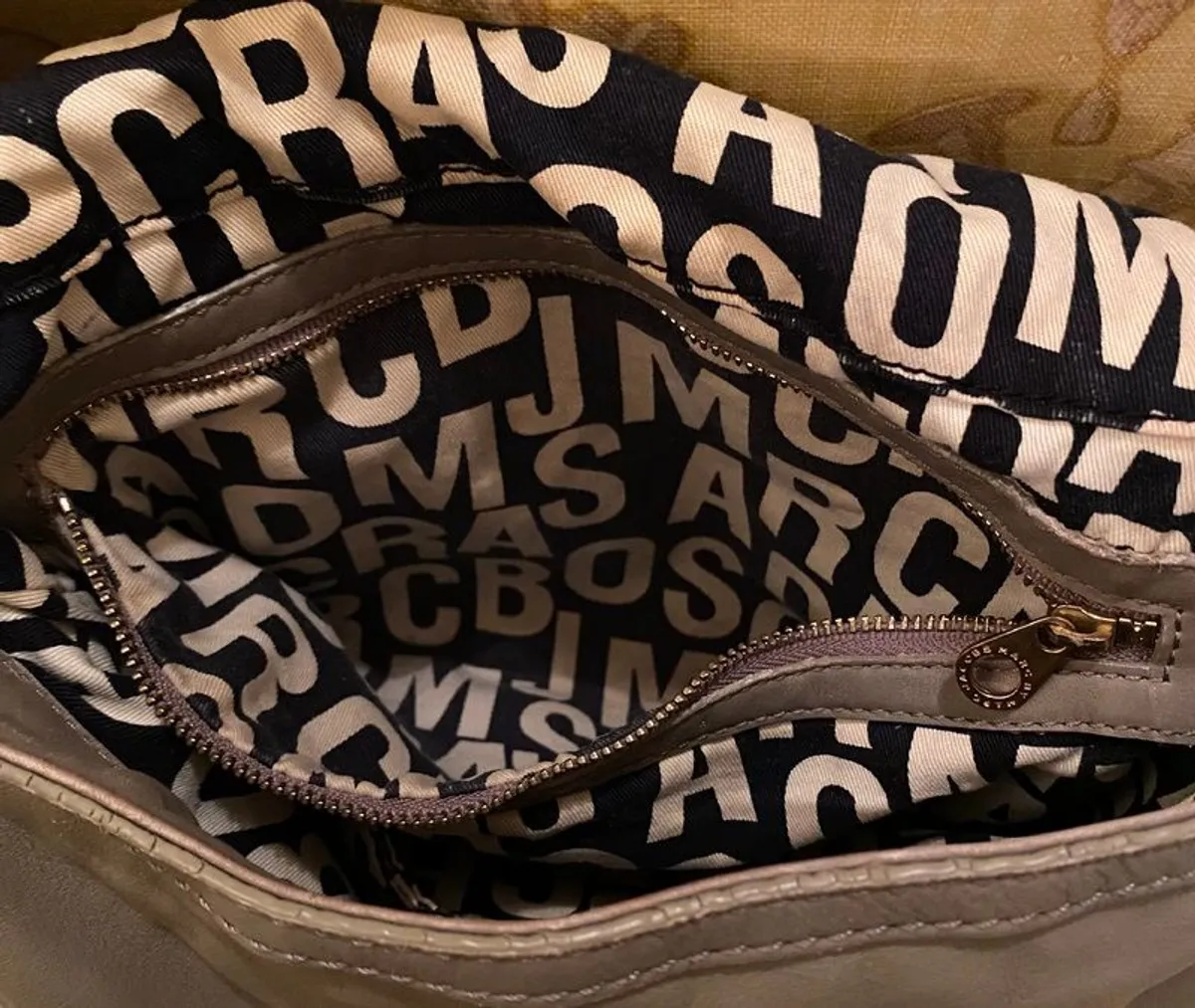 Designer MARC JACOBS Boho Leather Crossbody - Priced to Clear 90% Discount - Image 4