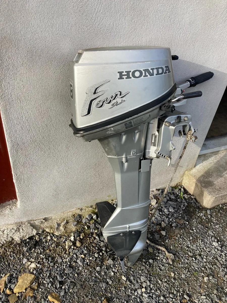 Honda 8hp 4stroke outboard - Image 1