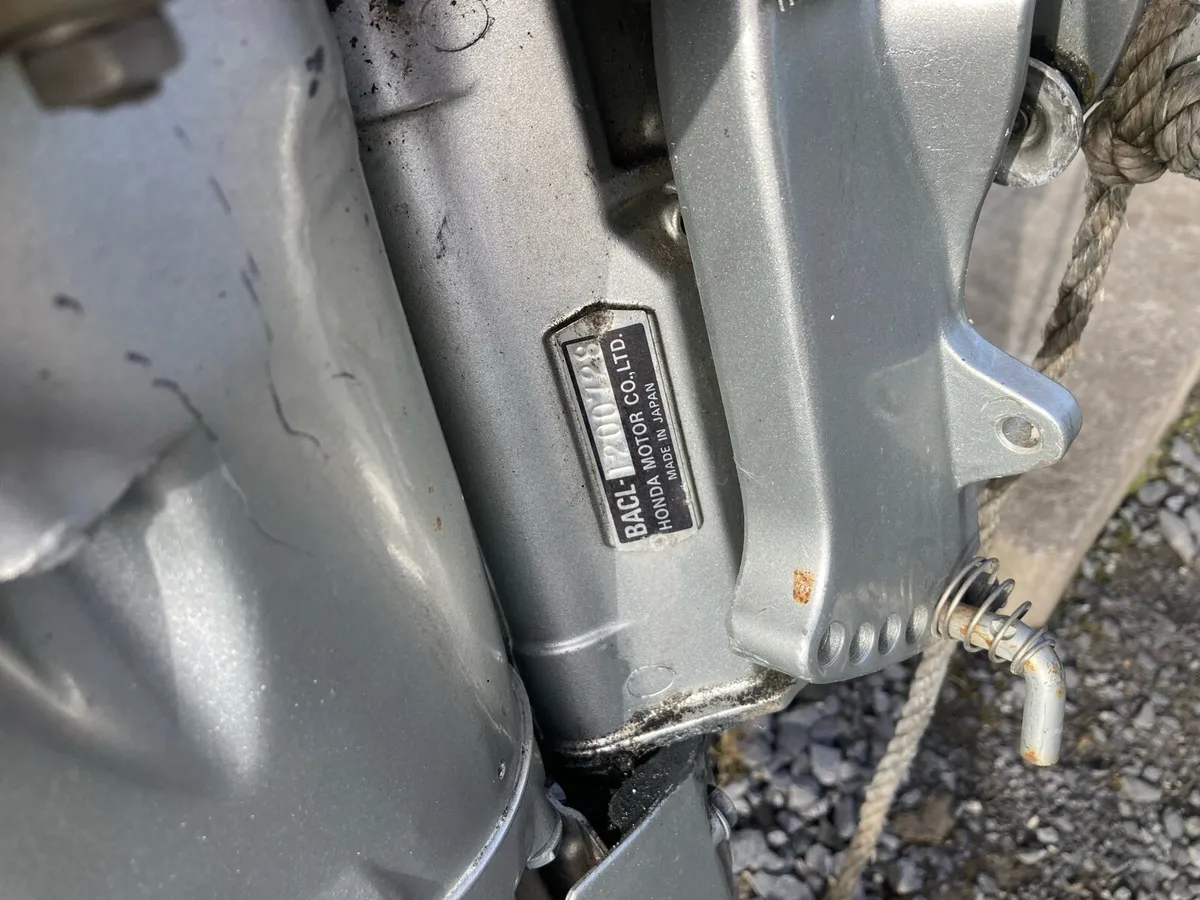 Honda 8hp 4stroke outboard - Image 3