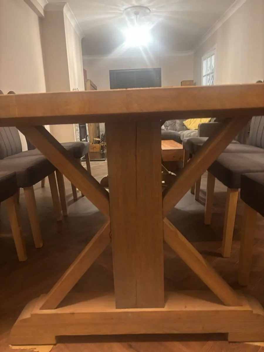 solid oak table - Image 1