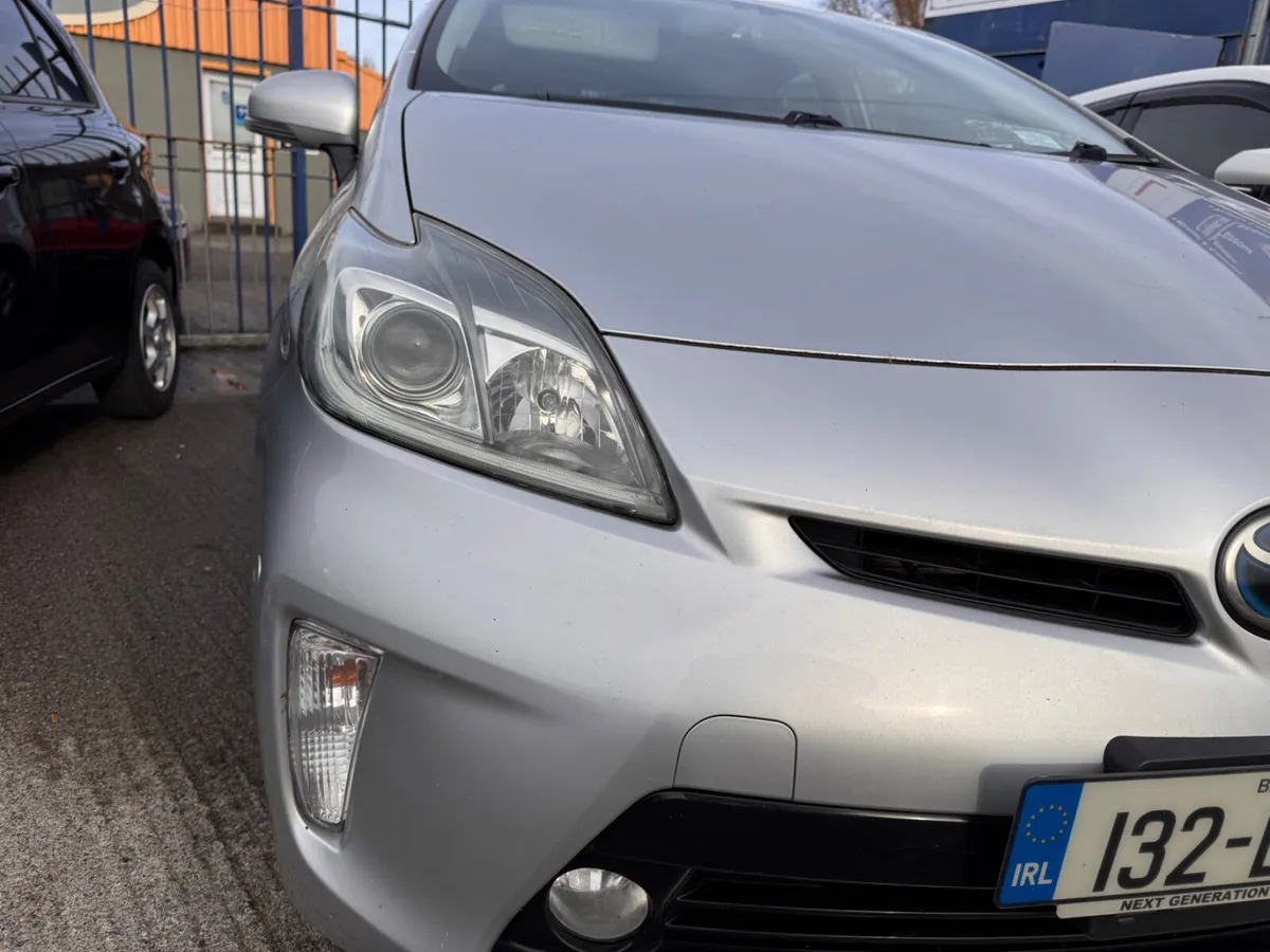 Toyota Prius 2013 - Image 2