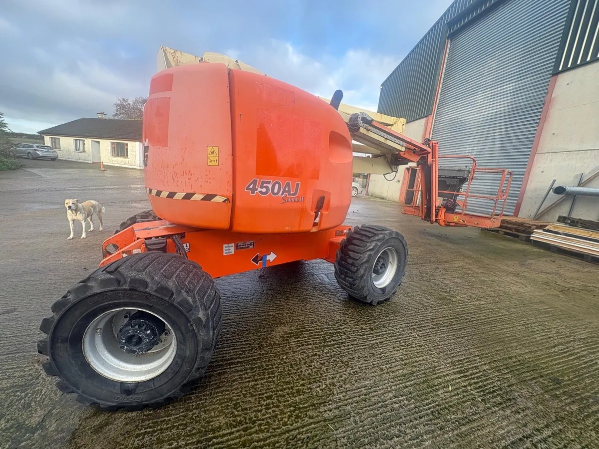 Cherry picker - Image 1