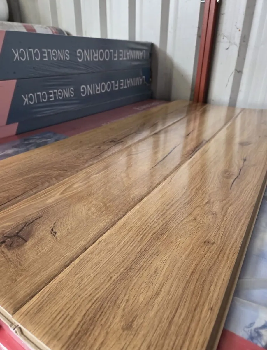 Laminate flooring 12mm high gloss - Image 2