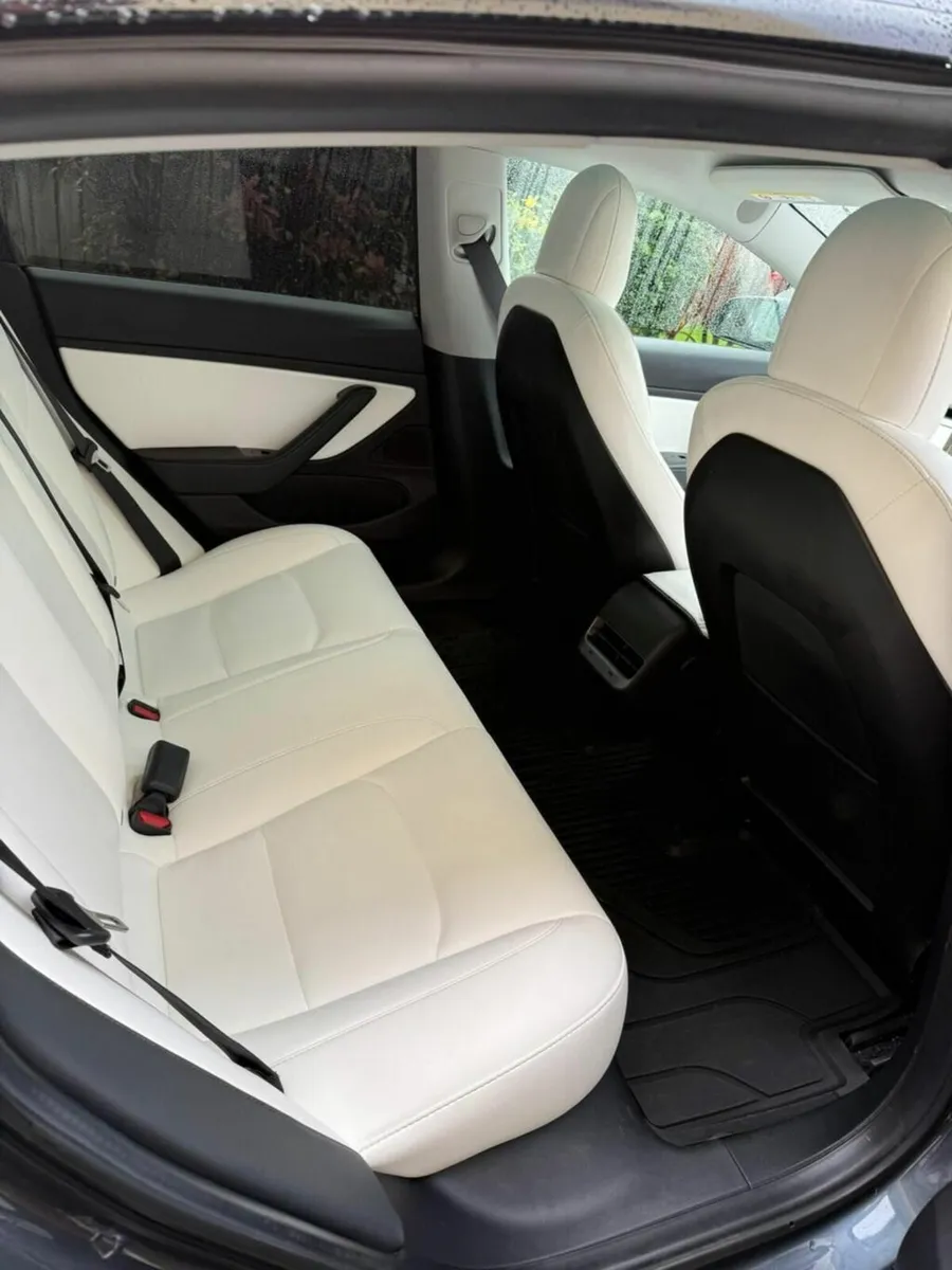 Tesla Model 3 2019 - Image 4
