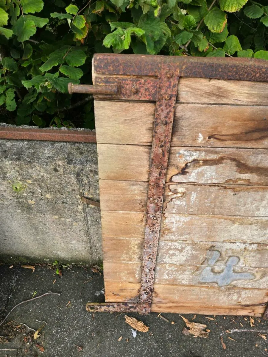 Old oak timber gates - Image 4