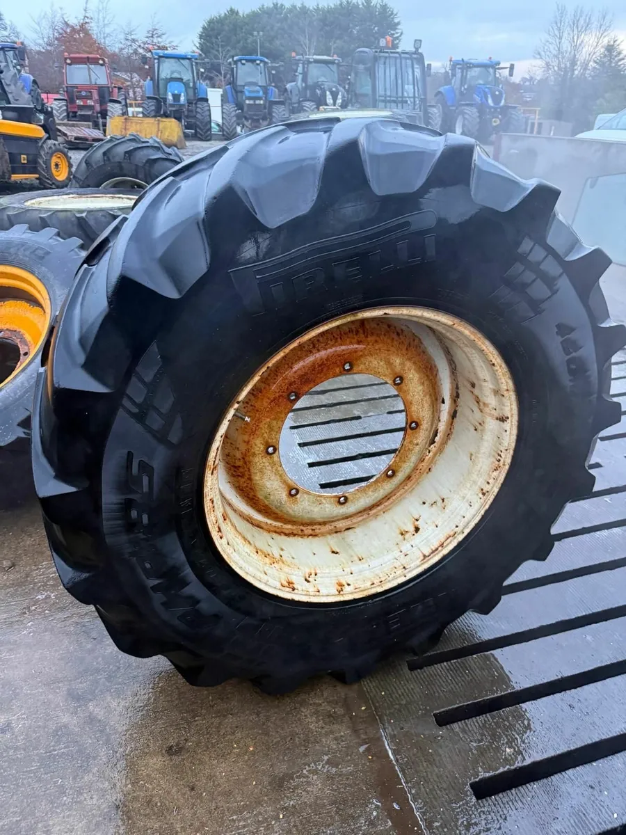 New Holland / Case rowcrop rims and tyres - Image 3