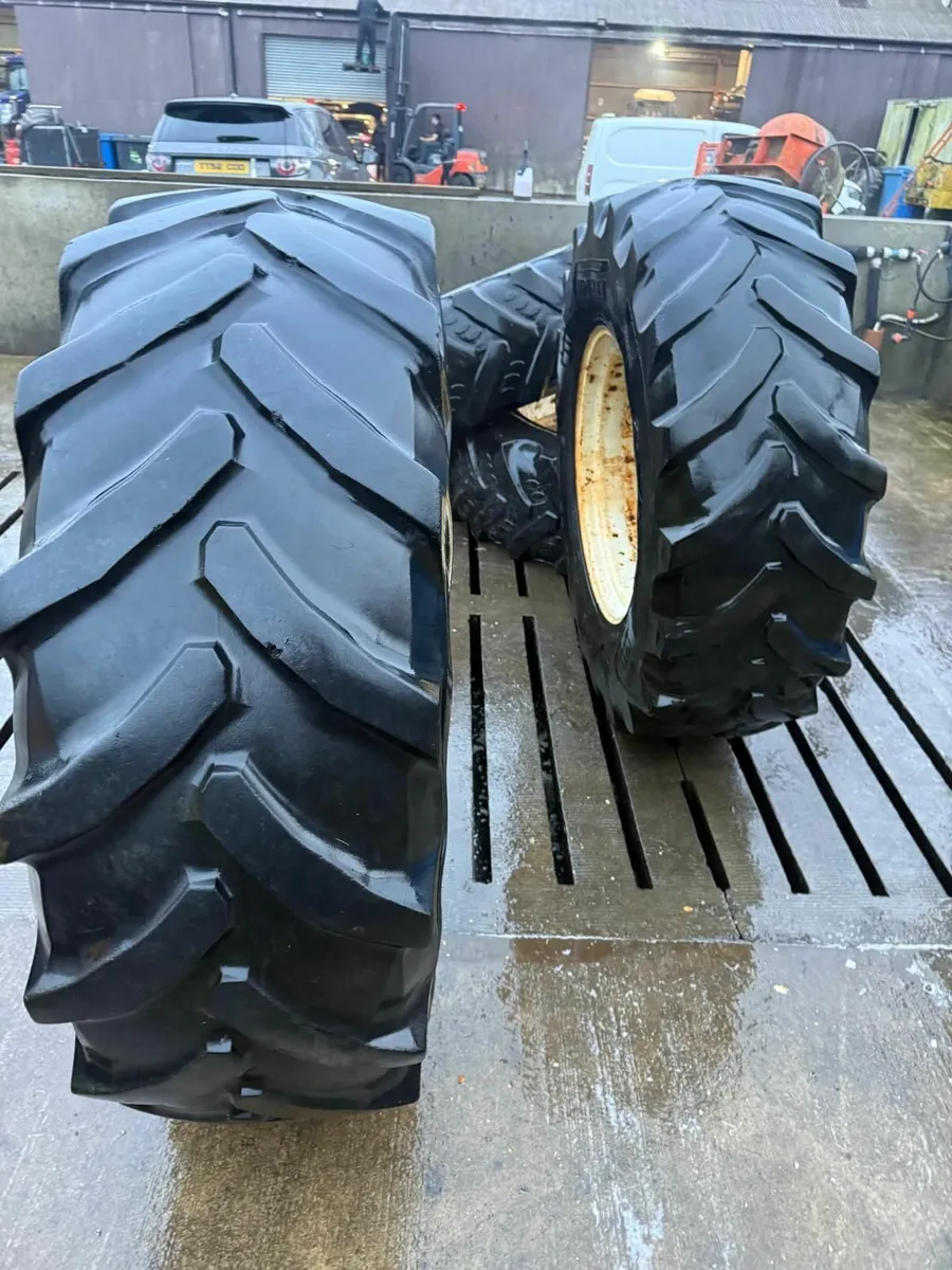 New Holland / Case rowcrop rims and tyres - Image 4