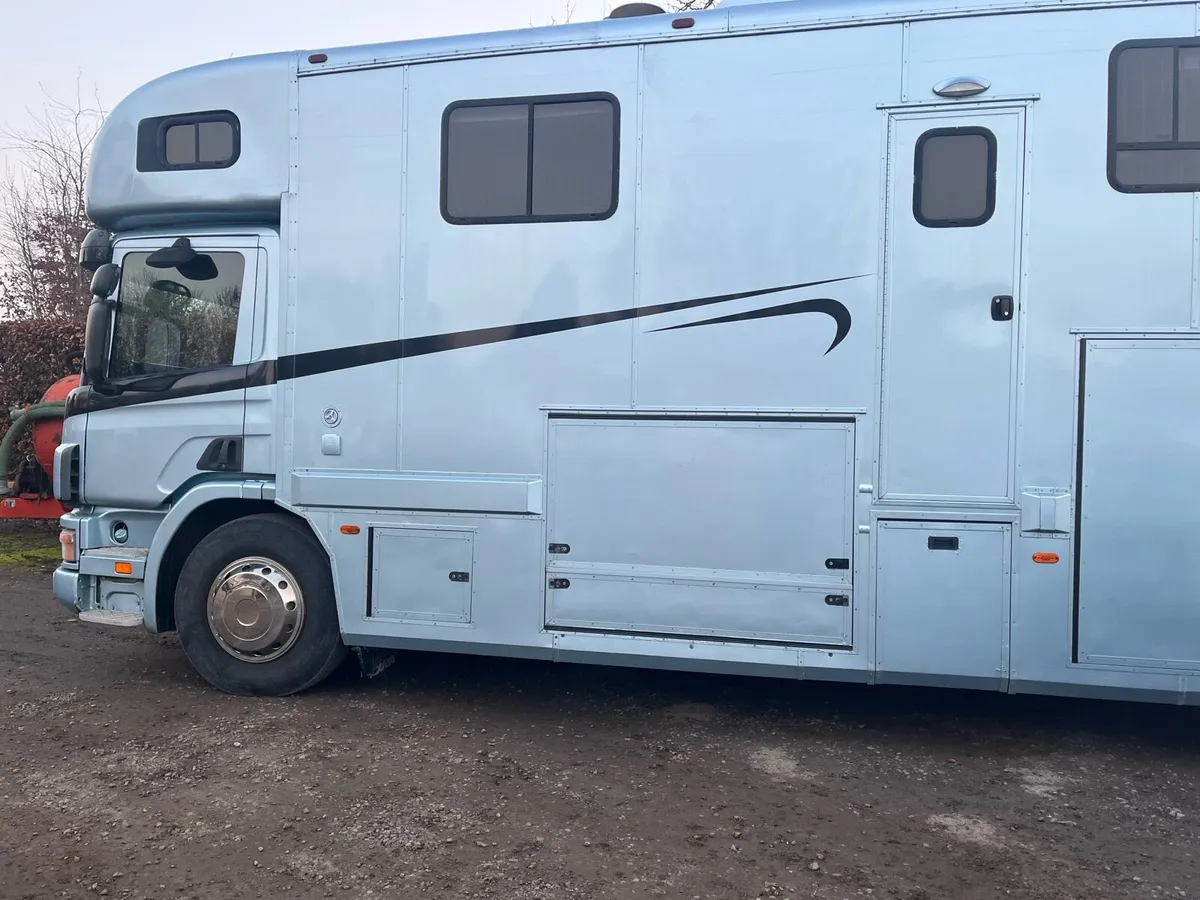 Scania 230 stalled for 5 - Image 1