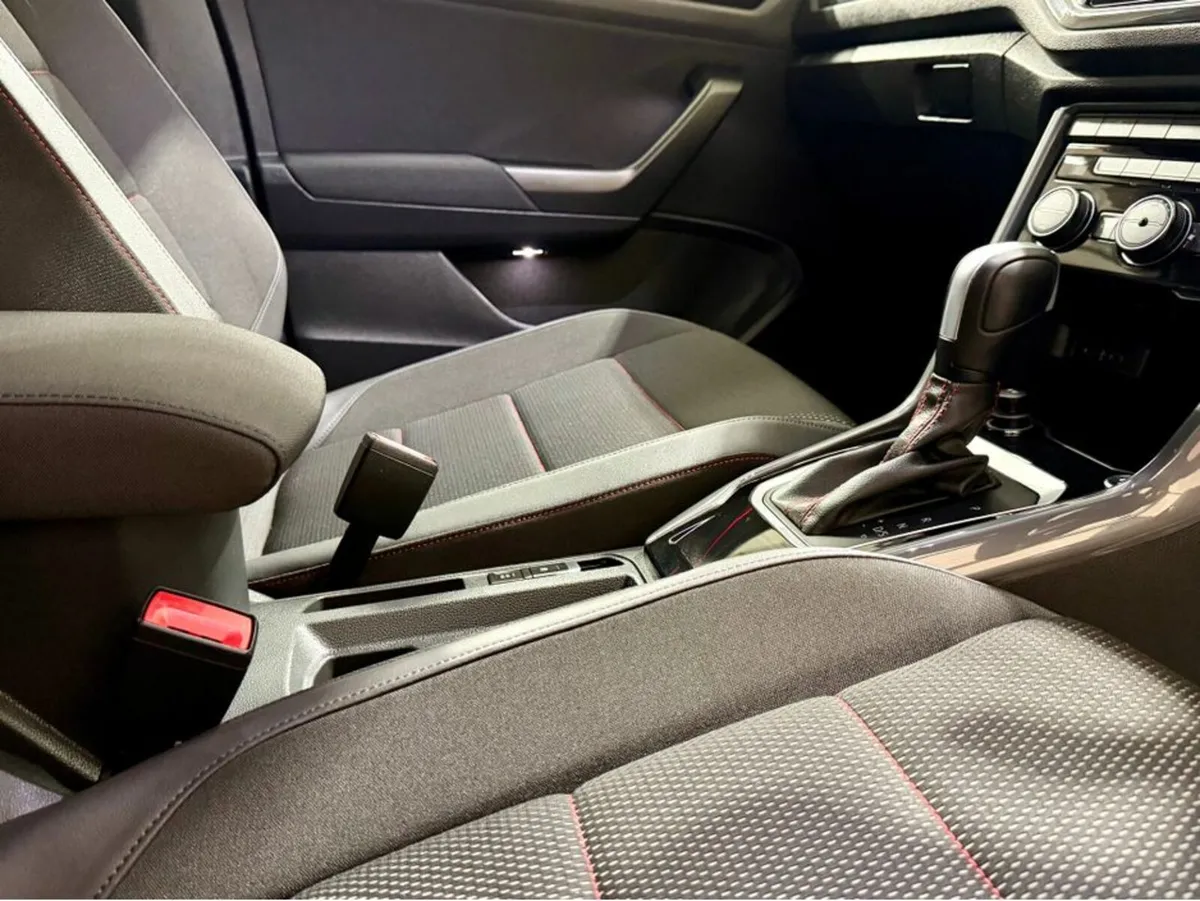 Volkswagen T-Roc 2.0 TDI SPORT - Image 4