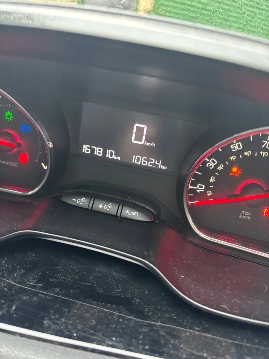 2014 Peugeot 308 - Image 2