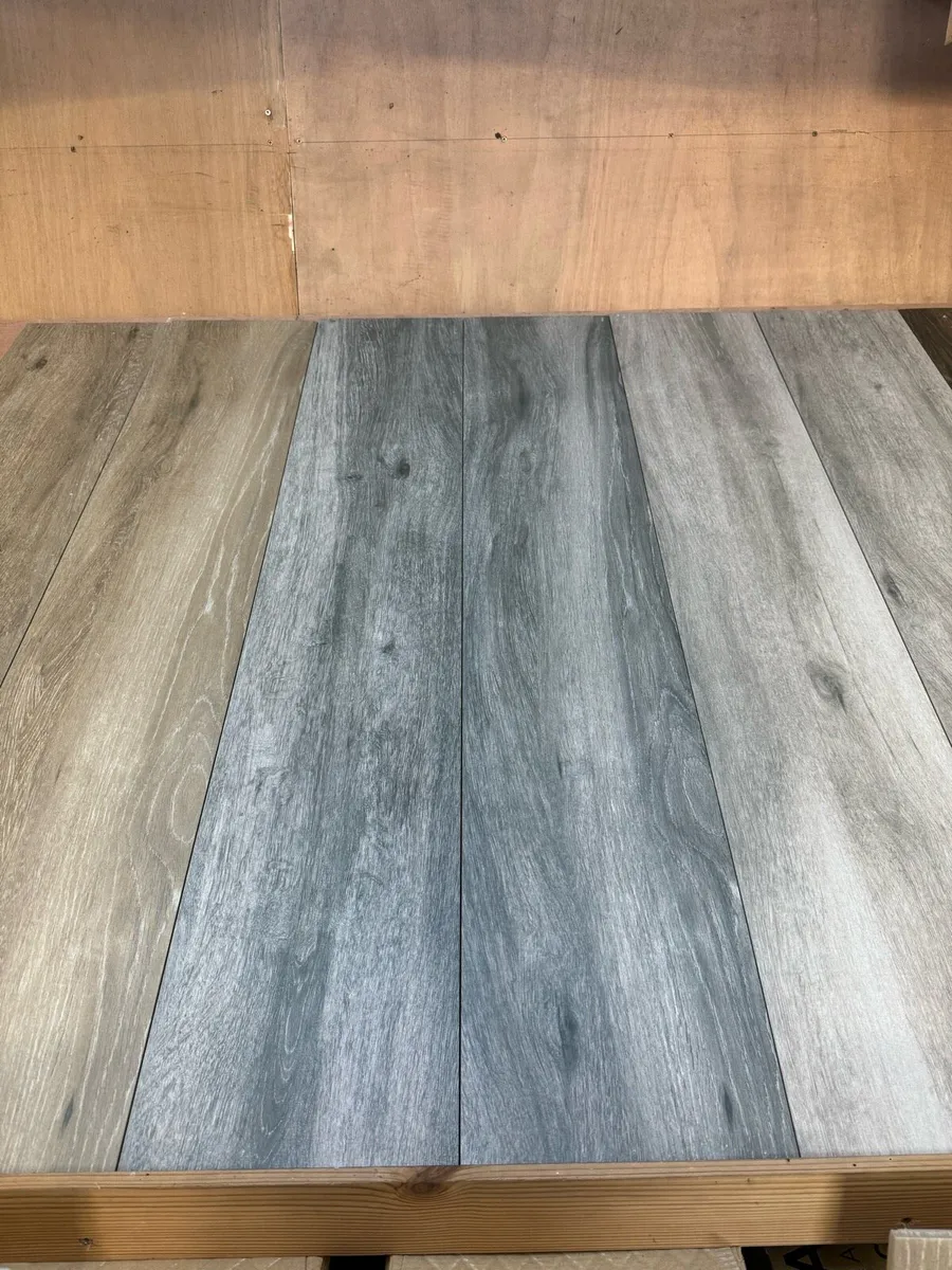 Clearance grey wood effect tile 23cm x 120cm - Image 2
