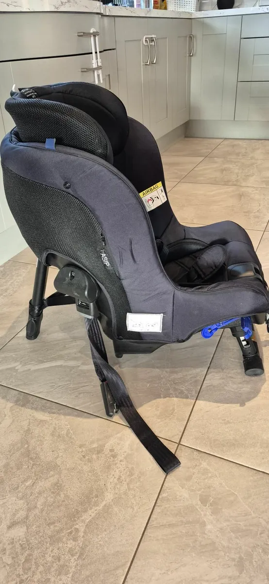 Axkid minikid rear-facing car seat - Image 3