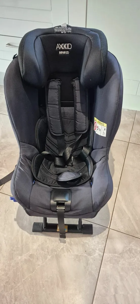 Axkid minikid rear-facing car seat - Image 4