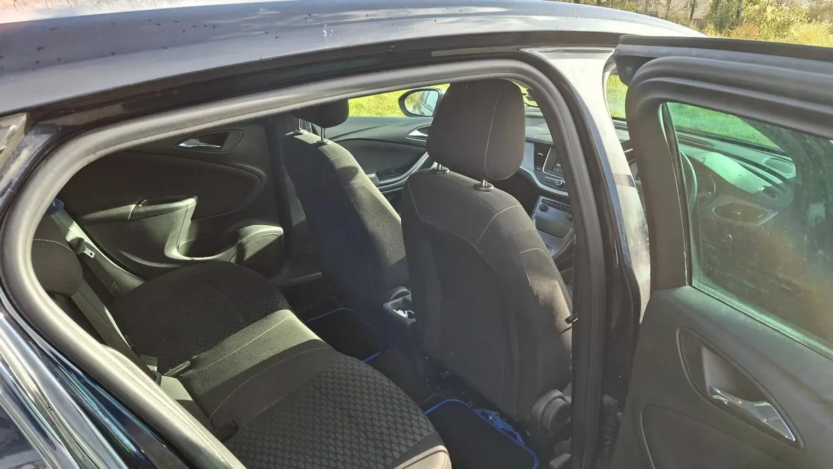 Opel Astra 2018 - Image 1