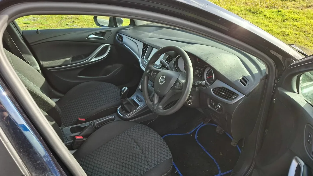 Opel Astra 2018 - Image 3