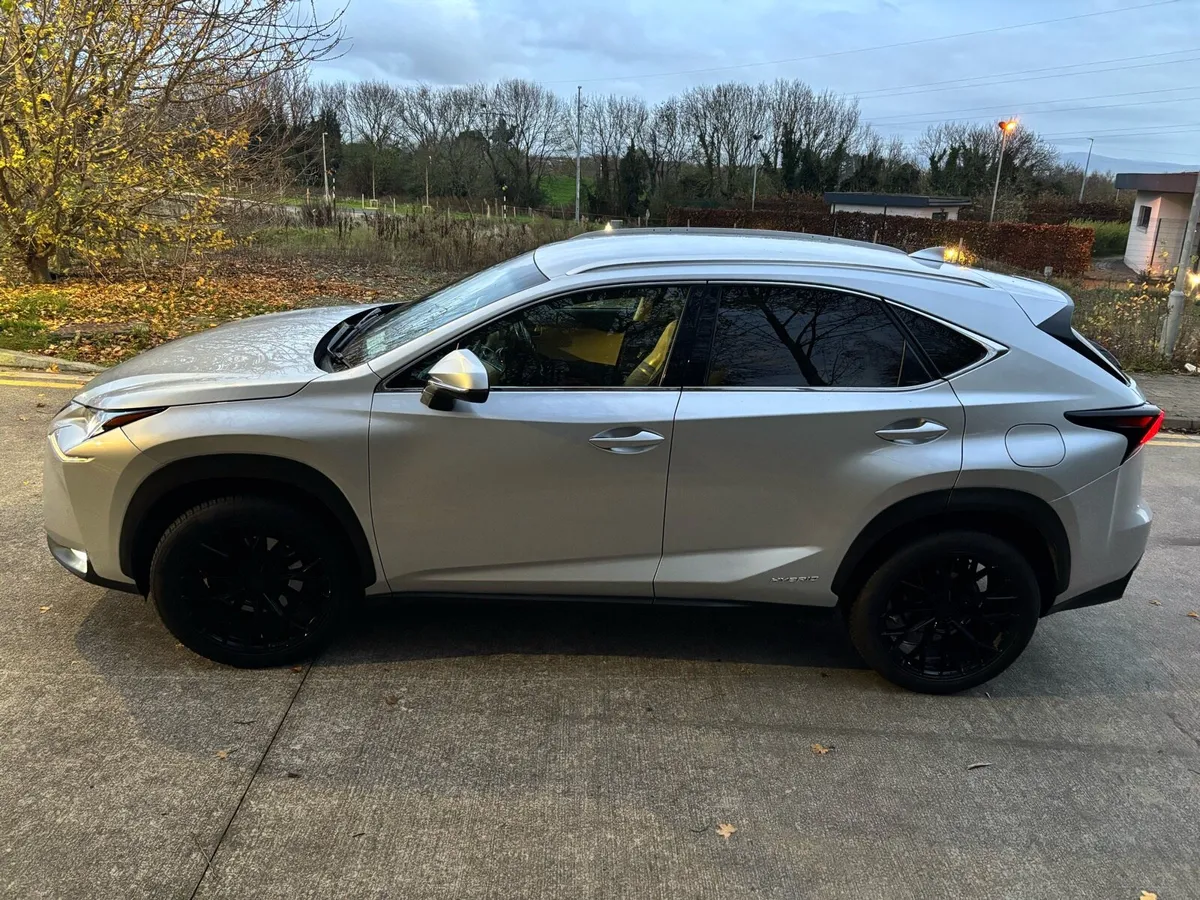 Lexus NX300h Hybrid 2016 - Image 4